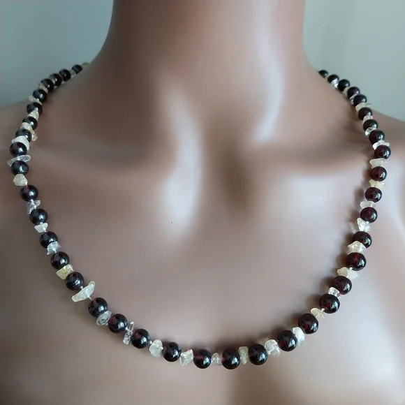 Vintage Garnet Beaded Necklace - 585 (14k) Lock - Picture 8 of 16